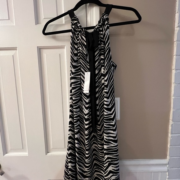 NWT- Woman’s White House black market dress size 8P - Picture 3 of 3